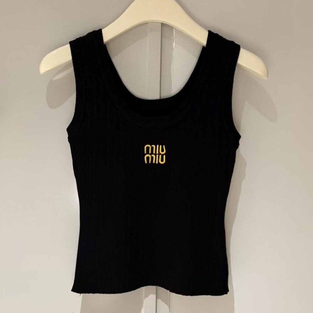 Miu Miu ladies sports leisure fashion black knit undershirt